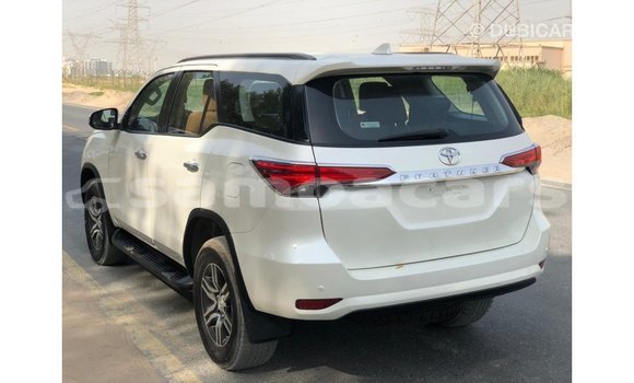 Acheter Import Voiture Toyota Fortuner Blanc à Import - Dubai, A'ana Acheter Import Voiture Toyota Fortuner Blanc à Import - Dubai, A'ana