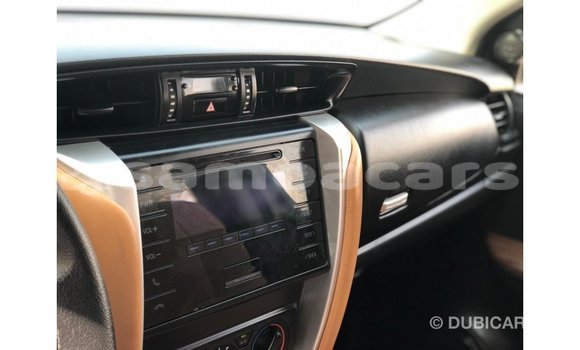 Acheter Import Voiture Toyota Fortuner Blanc à Import - Dubai, A'ana Acheter Import Voiture Toyota Fortuner Blanc à Import - Dubai, A'ana