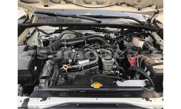 Acheter Import Voiture Toyota Fortuner Blanc à Import - Dubai, A'ana Acheter Import Voiture Toyota Fortuner Blanc à Import - Dubai, A'ana