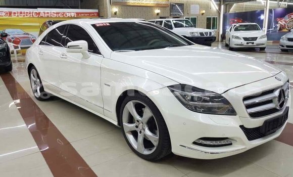 Buy Import Mercedes-Benz 190 (W201) White Car in Import - Dubai in A'ana Buy Import Mercedes-Benz 190 (W201) White Car in Import - Dubai in A'ana