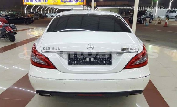 Buy Import Mercedes-Benz 190 (W201) White Car in Import - Dubai in A'ana Buy Import Mercedes-Benz 190 (W201) White Car in Import - Dubai in A'ana