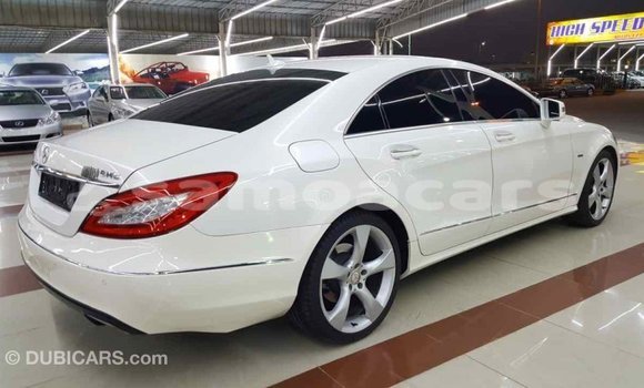 Buy Import Mercedes-Benz 190 (W201) White Car in Import - Dubai in A'ana Buy Import Mercedes-Benz 190 (W201) White Car in Import - Dubai in A'ana