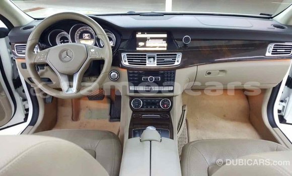 Buy Import Mercedes-Benz 190 (W201) White Car in Import - Dubai in A'ana Buy Import Mercedes-Benz 190 (W201) White Car in Import - Dubai in A'ana