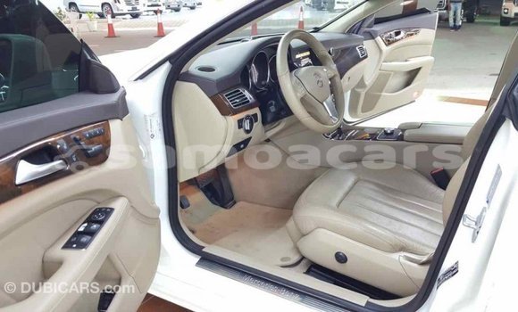 Buy Import Mercedes-Benz 190 (W201) White Car in Import - Dubai in A'ana Buy Import Mercedes-Benz 190 (W201) White Car in Import - Dubai in A'ana