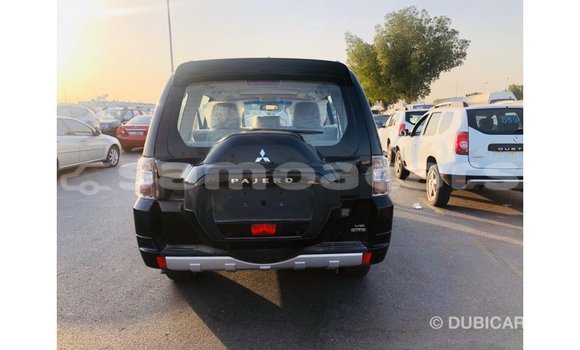 Acheter Import Voiture Mitsubishi Pajero Noir à Import - Dubai, A'ana Acheter Import Voiture Mitsubishi Pajero Noir à Import - Dubai, A'ana