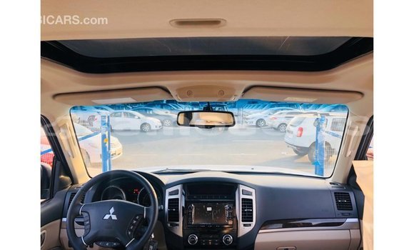 Acheter Import Voiture Mitsubishi Pajero Noir à Import - Dubai, A'ana Acheter Import Voiture Mitsubishi Pajero Noir à Import - Dubai, A'ana