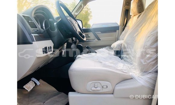 Acheter Import Voiture Mitsubishi Pajero Noir à Import - Dubai, A'ana Acheter Import Voiture Mitsubishi Pajero Noir à Import - Dubai, A'ana