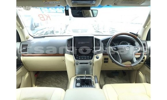 Buy Import Toyota Land Cruiser White Car in Import - Dubai in A'ana Buy Import Toyota Land Cruiser White Car in Import - Dubai in A'ana