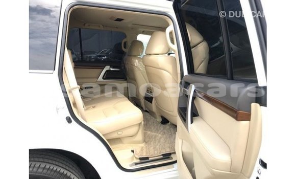 Buy Import Toyota Land Cruiser White Car in Import - Dubai in A'ana Buy Import Toyota Land Cruiser White Car in Import - Dubai in A'ana