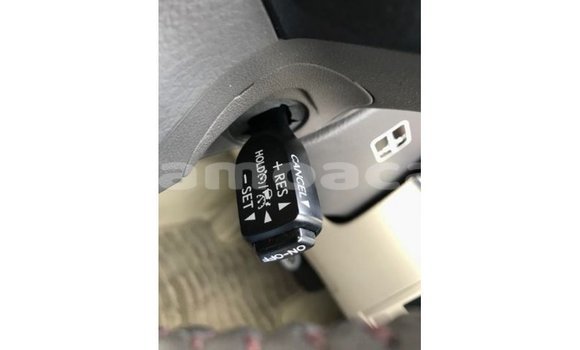 Acheter Import Voiture Toyota Land Cruiser Rouge à Import - Dubai, A'ana Acheter Import Voiture Toyota Land Cruiser Rouge à Import - Dubai, A'ana