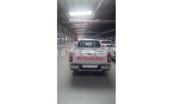 Acheter Import Voiture Mitsubishi L200 Blanc à Import - Dubai, A'ana Acheter Import Voiture Mitsubishi L200 Blanc à Import - Dubai, A'ana