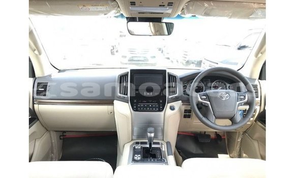 Buy Import Toyota Land Cruiser White Car in Import - Dubai in A'ana Buy Import Toyota Land Cruiser White Car in Import - Dubai in A'ana