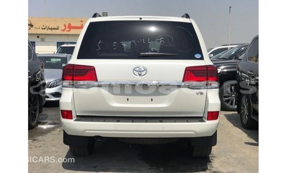 Buy Import Toyota Land Cruiser White Car in Import - Dubai in A'ana Buy Import Toyota Land Cruiser White Car in Import - Dubai in A'ana