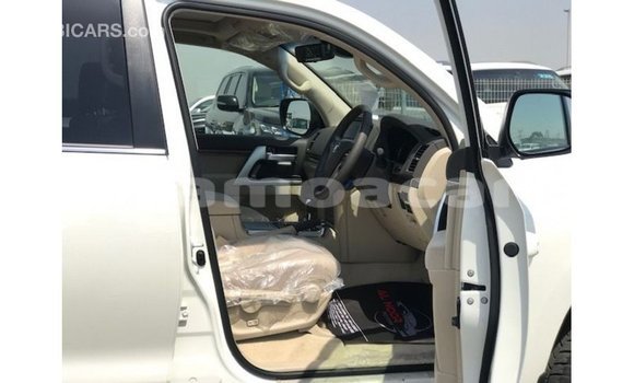 Buy Import Toyota Land Cruiser White Car in Import - Dubai in A'ana Buy Import Toyota Land Cruiser White Car in Import - Dubai in A'ana