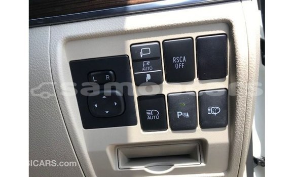 Buy Import Toyota Land Cruiser White Car in Import - Dubai in A'ana Buy Import Toyota Land Cruiser White Car in Import - Dubai in A'ana
