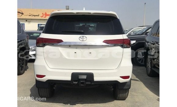 Acheter Import Voiture Toyota Fortuner Blanc à Import - Dubai, A'ana Acheter Import Voiture Toyota Fortuner Blanc à Import - Dubai, A'ana