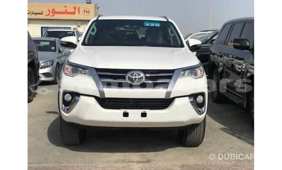 Acheter Import Voiture Toyota Fortuner Blanc à Import - Dubai, A'ana Acheter Import Voiture Toyota Fortuner Blanc à Import - Dubai, A'ana