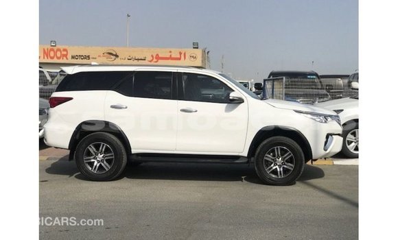 Acheter Import Voiture Toyota Fortuner Blanc à Import - Dubai, A'ana Acheter Import Voiture Toyota Fortuner Blanc à Import - Dubai, A'ana
