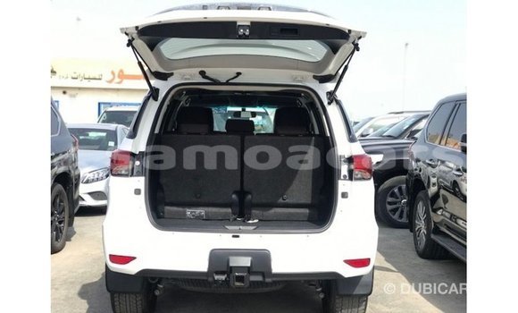 Acheter Import Voiture Toyota Fortuner Blanc à Import - Dubai, A'ana Acheter Import Voiture Toyota Fortuner Blanc à Import - Dubai, A'ana
