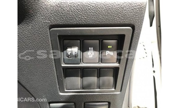 Acheter Import Voiture Toyota Fortuner Blanc à Import - Dubai, A'ana Acheter Import Voiture Toyota Fortuner Blanc à Import - Dubai, A'ana