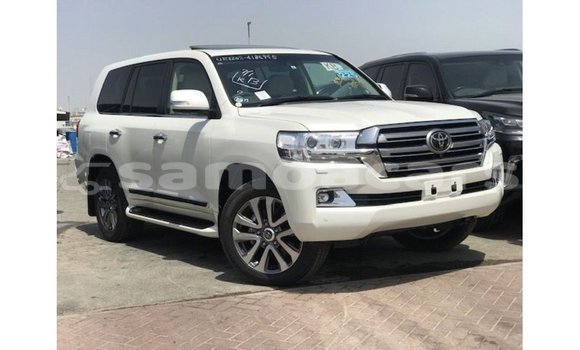 Acheter Import Voiture Toyota Land Cruiser Blanc à Import - Dubai, A'ana