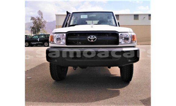Acheter Import Voiture Toyota Land Cruiser Blanc à Import - Dubai, A'ana Acheter Import Voiture Toyota Land Cruiser Blanc à Import - Dubai, A'ana