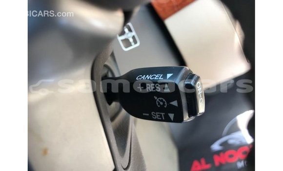 Acheter Import Voiture Toyota Land Cruiser Rouge à Import - Dubai, A'ana Acheter Import Voiture Toyota Land Cruiser Rouge à Import - Dubai, A'ana