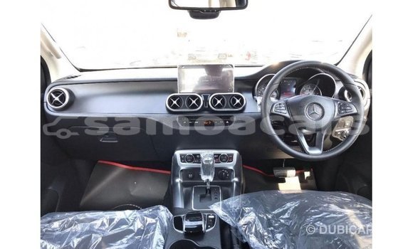 Acheter Import Voiture Mercedes-Benz 250 Noir à Import - Dubai, A'ana Acheter Import Voiture Mercedes-Benz 250 Noir à Import - Dubai, A'ana
