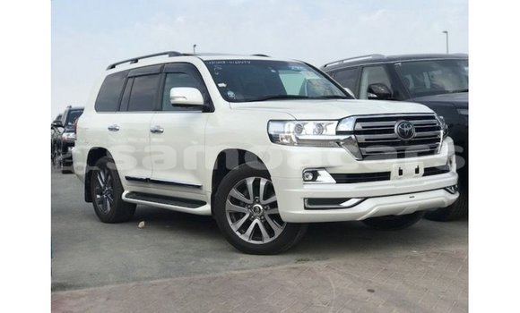 Acheter Import Voiture Toyota Land Cruiser Blanc à Import - Dubai, A'ana