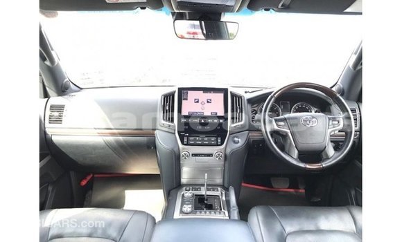 Buy Import Toyota Land Cruiser White Car in Import - Dubai in A'ana Buy Import Toyota Land Cruiser White Car in Import - Dubai in A'ana