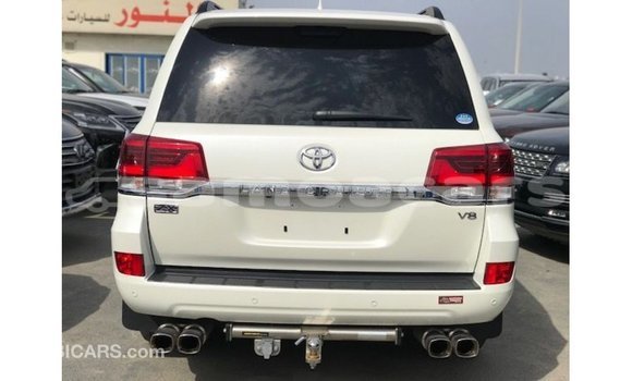 Buy Import Toyota Land Cruiser White Car in Import - Dubai in A'ana Buy Import Toyota Land Cruiser White Car in Import - Dubai in A'ana