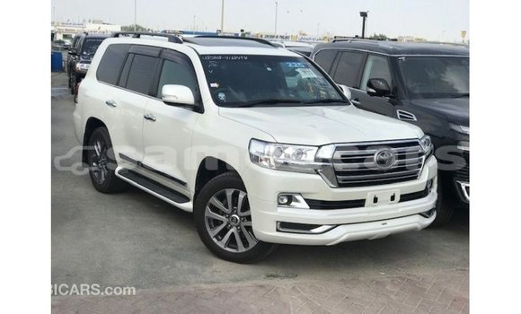 Buy Import Toyota Land Cruiser White Car in Import - Dubai in A'ana Buy Import Toyota Land Cruiser White Car in Import - Dubai in A'ana