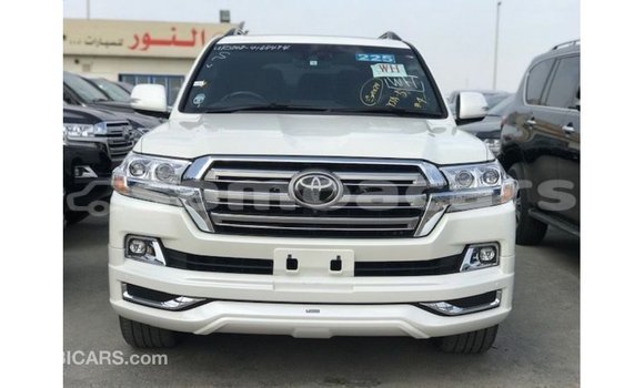 Buy Import Toyota Land Cruiser White Car in Import - Dubai in A'ana Buy Import Toyota Land Cruiser White Car in Import - Dubai in A'ana