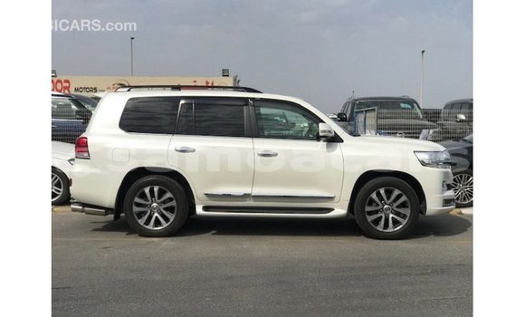 Buy Import Toyota Land Cruiser White Car in Import - Dubai in A'ana Buy Import Toyota Land Cruiser White Car in Import - Dubai in A'ana