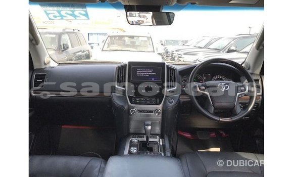 Buy Import Toyota Land Cruiser White Car in Import - Dubai in A'ana Buy Import Toyota Land Cruiser White Car in Import - Dubai in A'ana