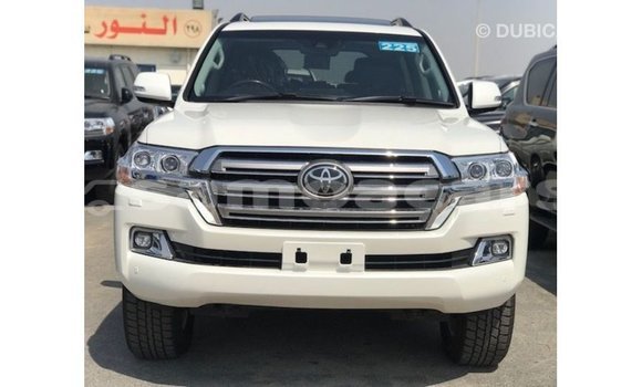Buy Import Toyota Land Cruiser White Car in Import - Dubai in A'ana Buy Import Toyota Land Cruiser White Car in Import - Dubai in A'ana