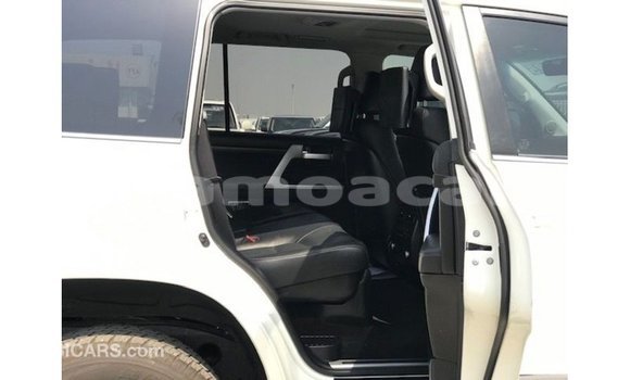 Buy Import Toyota Land Cruiser White Car in Import - Dubai in A'ana Buy Import Toyota Land Cruiser White Car in Import - Dubai in A'ana