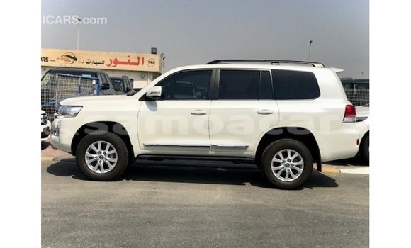 Buy Import Toyota Land Cruiser White Car in Import - Dubai in A'ana Buy Import Toyota Land Cruiser White Car in Import - Dubai in A'ana