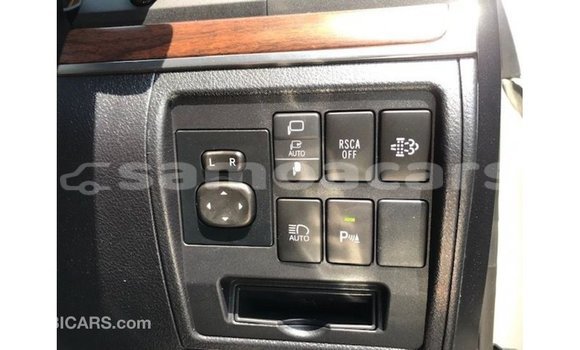 Buy Import Toyota Land Cruiser White Car in Import - Dubai in A'ana Buy Import Toyota Land Cruiser White Car in Import - Dubai in A'ana