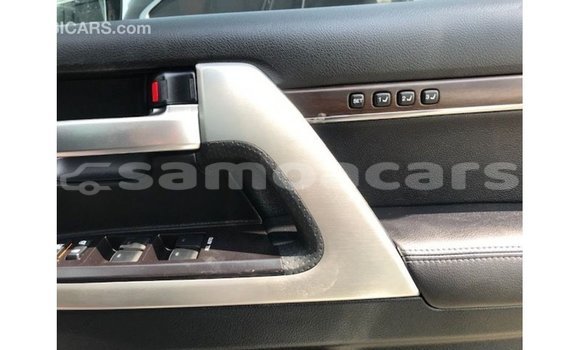 Buy Import Toyota Land Cruiser White Car in Import - Dubai in A'ana Buy Import Toyota Land Cruiser White Car in Import - Dubai in A'ana