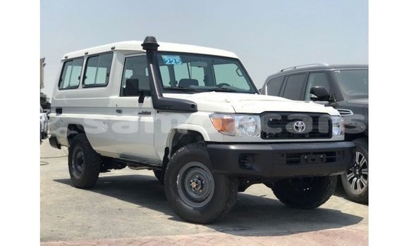 Acheter Import Voiture Toyota Land Cruiser Blanc à Import - Dubai, A'ana