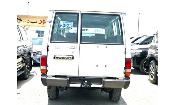 Buy Import Toyota Land Cruiser White Car in Import - Dubai in A'ana Buy Import Toyota Land Cruiser White Car in Import - Dubai in A'ana