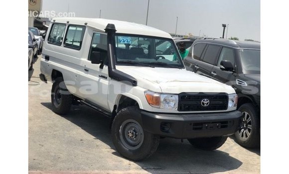 Buy Import Toyota Land Cruiser White Car in Import - Dubai in A'ana Buy Import Toyota Land Cruiser White Car in Import - Dubai in A'ana