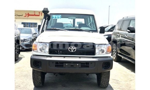 Buy Import Toyota Land Cruiser White Car in Import - Dubai in A'ana Buy Import Toyota Land Cruiser White Car in Import - Dubai in A'ana