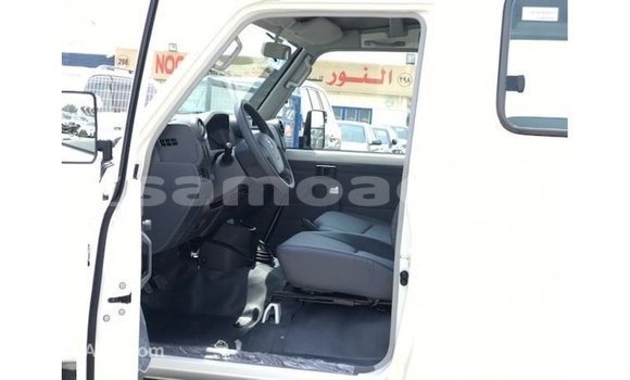 Buy Import Toyota Land Cruiser White Car in Import - Dubai in A'ana Buy Import Toyota Land Cruiser White Car in Import - Dubai in A'ana