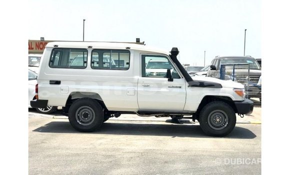 Buy Import Toyota Land Cruiser White Car in Import - Dubai in A'ana Buy Import Toyota Land Cruiser White Car in Import - Dubai in A'ana