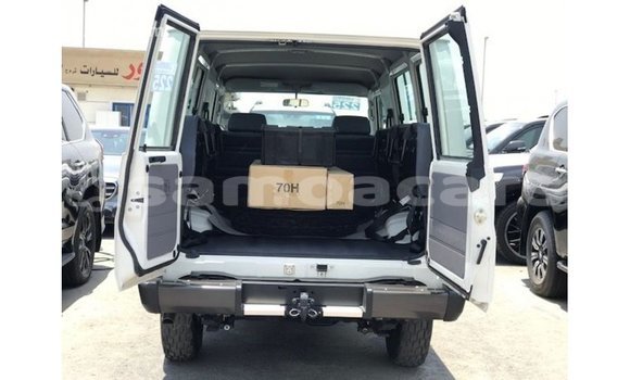 Buy Import Toyota Land Cruiser White Car in Import - Dubai in A'ana Buy Import Toyota Land Cruiser White Car in Import - Dubai in A'ana