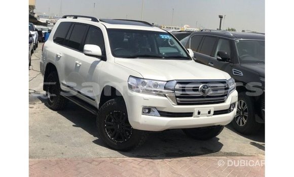 Acheter Import Voiture Toyota Land Cruiser Blanc à Import - Dubai, A'ana Acheter Import Voiture Toyota Land Cruiser Blanc à Import - Dubai, A'ana