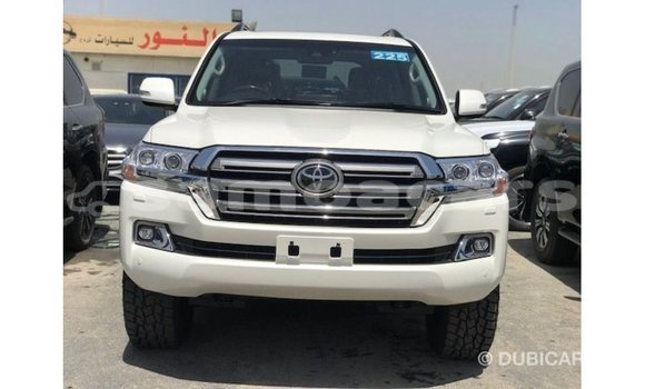 Acheter Import Voiture Toyota Land Cruiser Blanc à Import - Dubai, A'ana Acheter Import Voiture Toyota Land Cruiser Blanc à Import - Dubai, A'ana