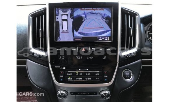 Acheter Import Voiture Toyota Land Cruiser Blanc à Import - Dubai, A'ana Acheter Import Voiture Toyota Land Cruiser Blanc à Import - Dubai, A'ana